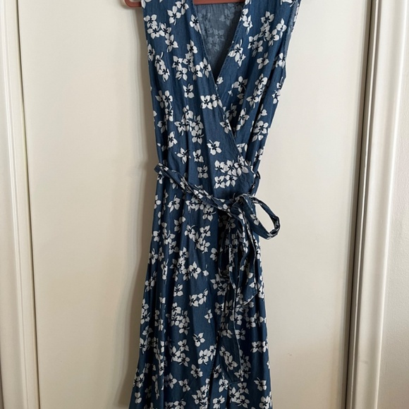 Draper James Miranda Wrap Dress Floral Chambray - Picture 4 of 6